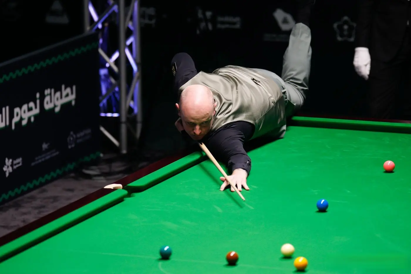 地轰出, 落后连扳四, 场的中国选