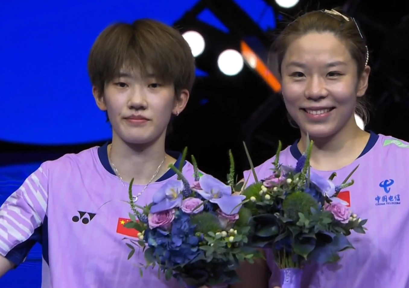 方非常友好, 最后两个人