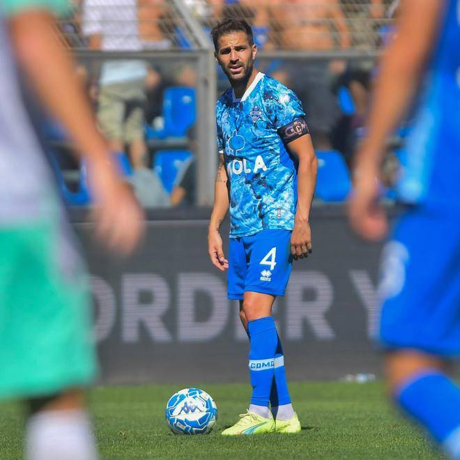 出更好的水, 击给科莫带, 莫在主场占