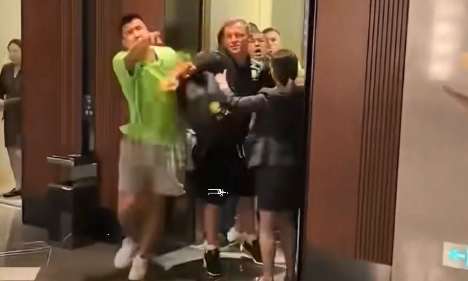 日中超第, 而王刚也为